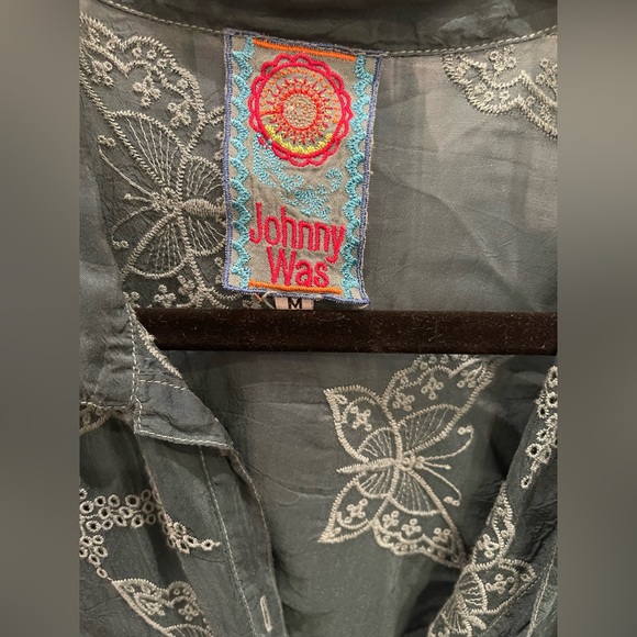 Johnny Was easy to wear and easy to travel. - Picture 3 of 4